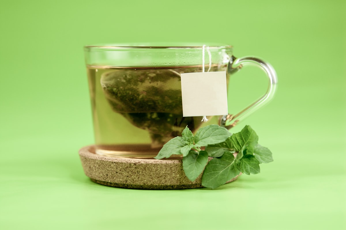 Agua de desintoxicación con frutas y hierbas